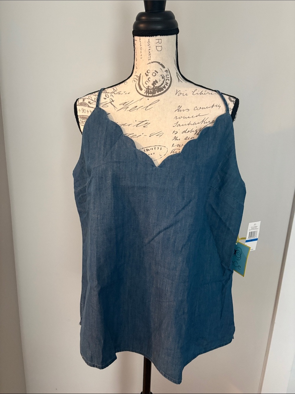 CeCe XL Blue Scallop-Edge Chambray Camisole